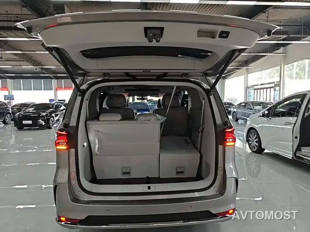 Roewe iMAX8 EV 2025 Model 1.5T DMH Land Premium Edition — фото 12