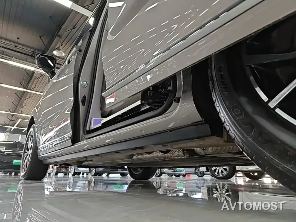 Roewe iMAX8 EV 2025 Model 1.5T DMH Land Premium Edition — фото 15