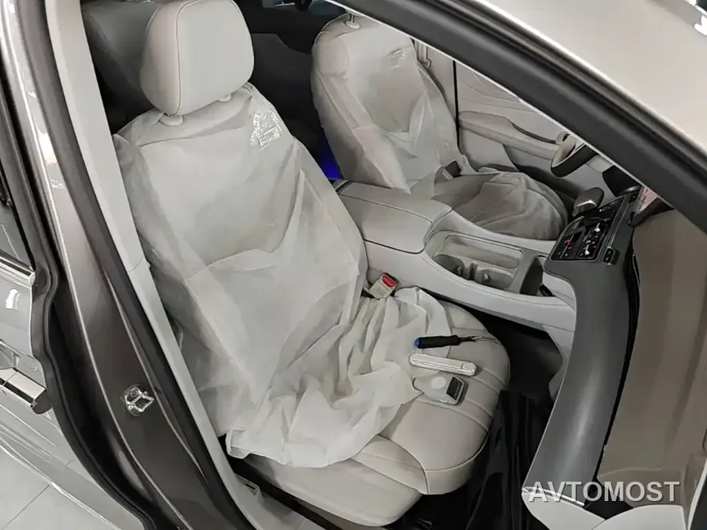 Roewe iMAX8 EV 2025 Model 1.5T DMH Land Premium Edition — фото 17