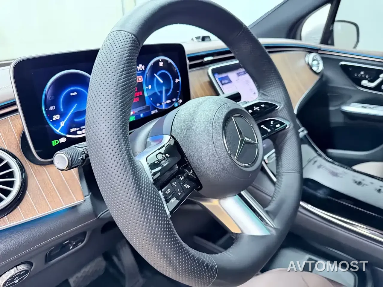 Mercedes-Benz EQE SUV 2023 350 4MATIC Luxury Edition — фото 16