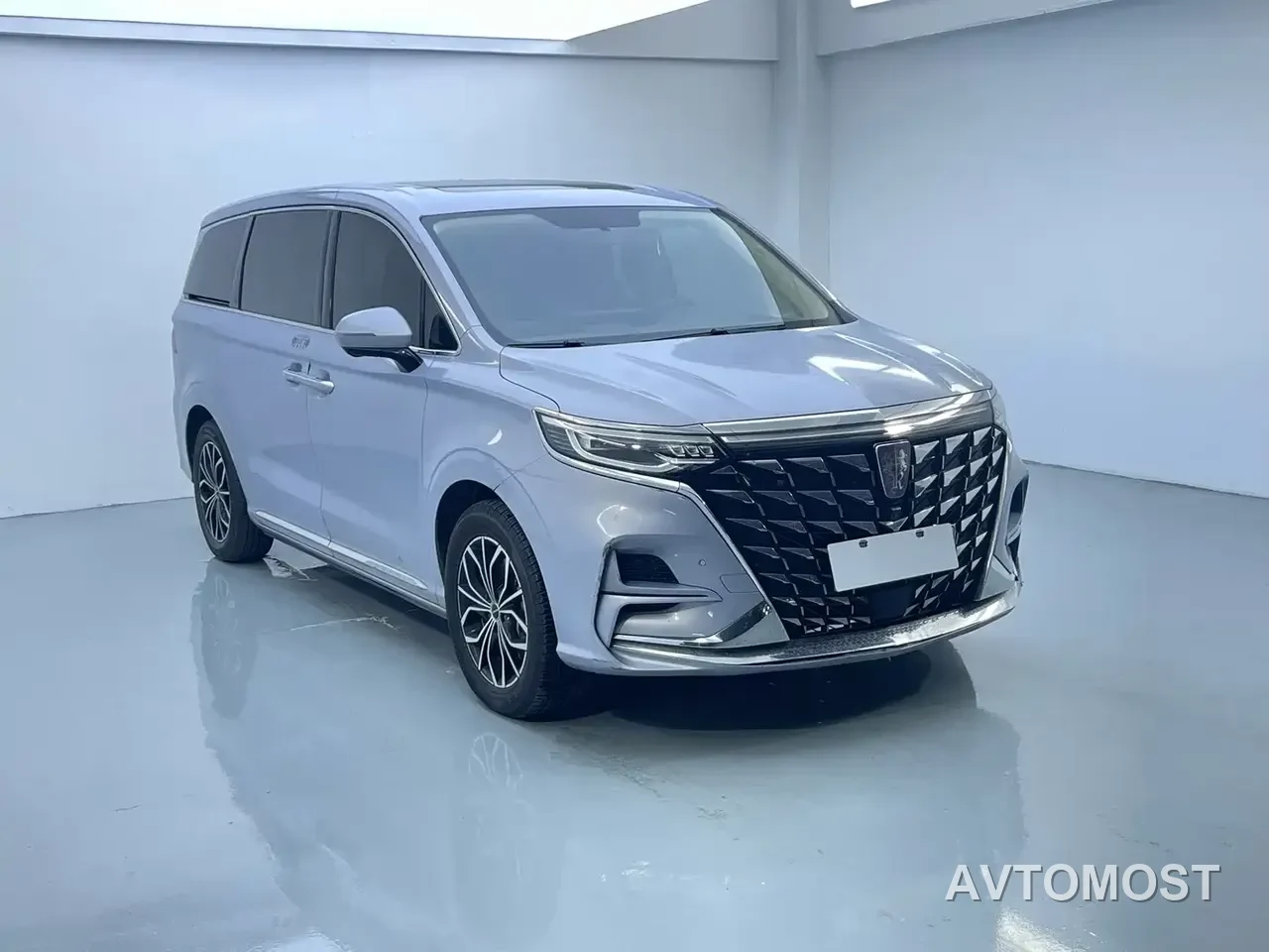 Roewe iMAX8 EV 2022 First Class Platinum Edition — фото 1