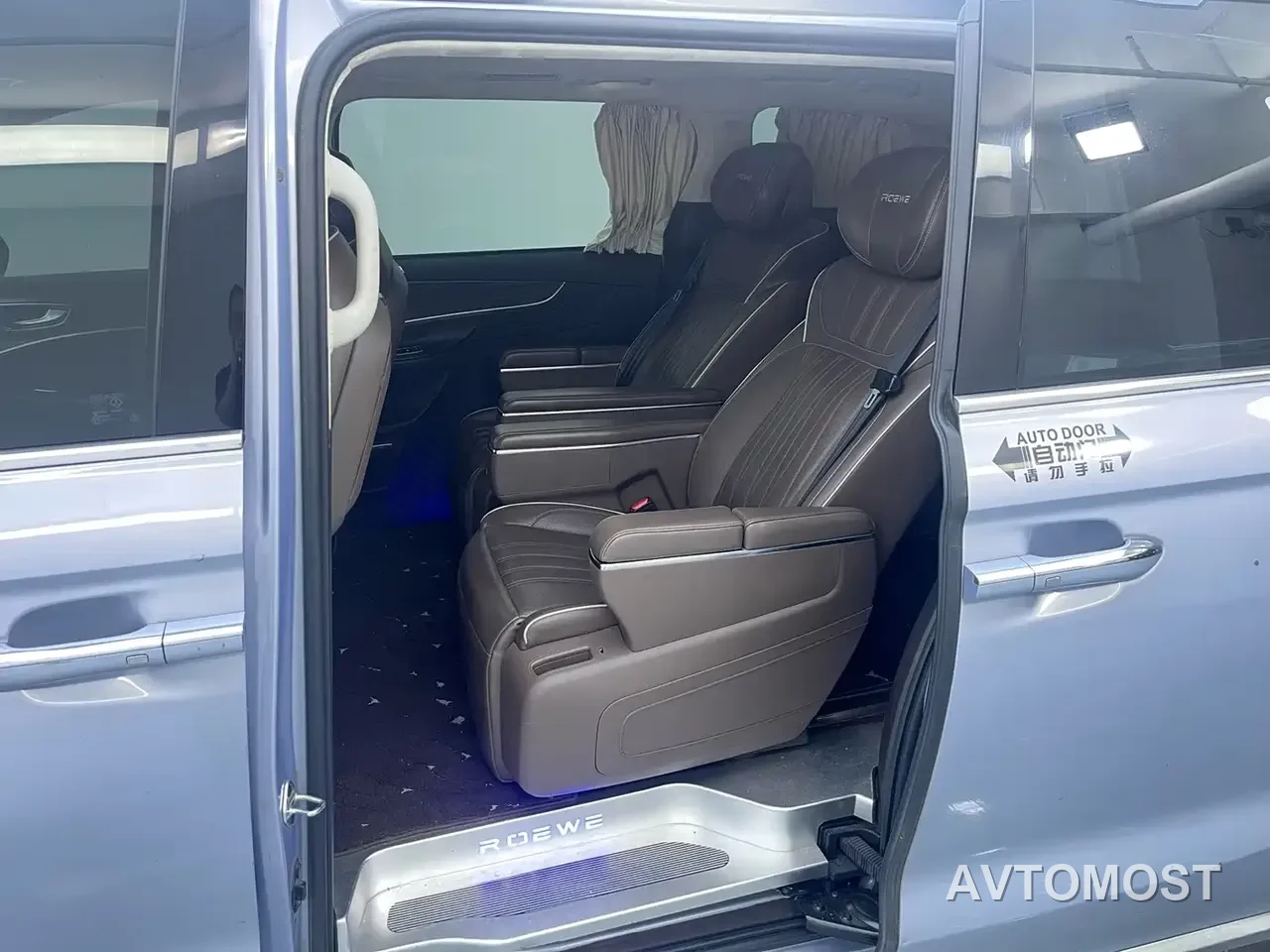 Roewe iMAX8 EV 2022 First Class Platinum Edition — фото 5