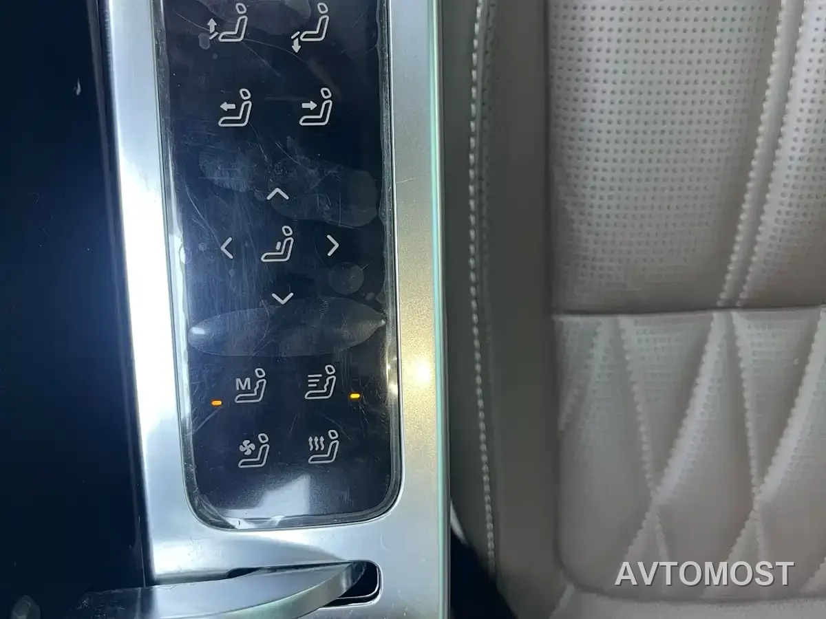 Roewe iMAX8 EV 2022 First Class Platinum Edition — фото 9