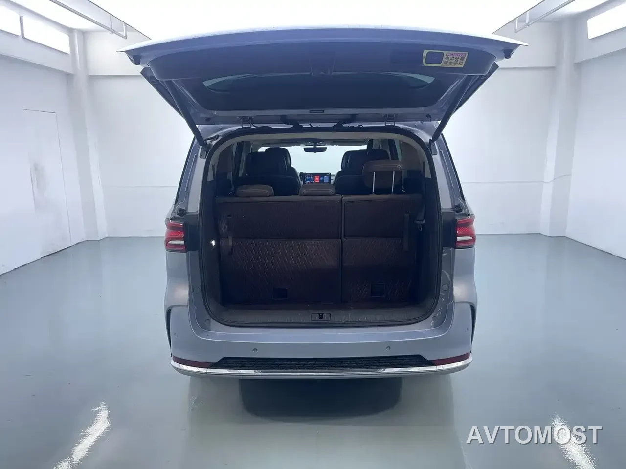 Roewe iMAX8 EV 2022 First Class Platinum Edition — фото 11
