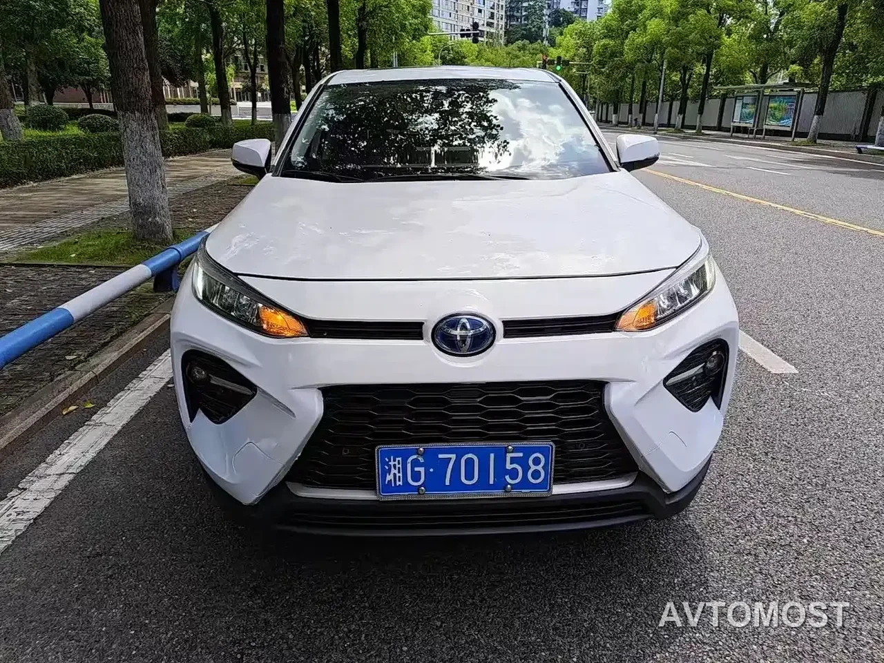 Toyota Wildlander 2022 Hybrid 2.5L E-CVT FWD Leading Edition — фото 2
