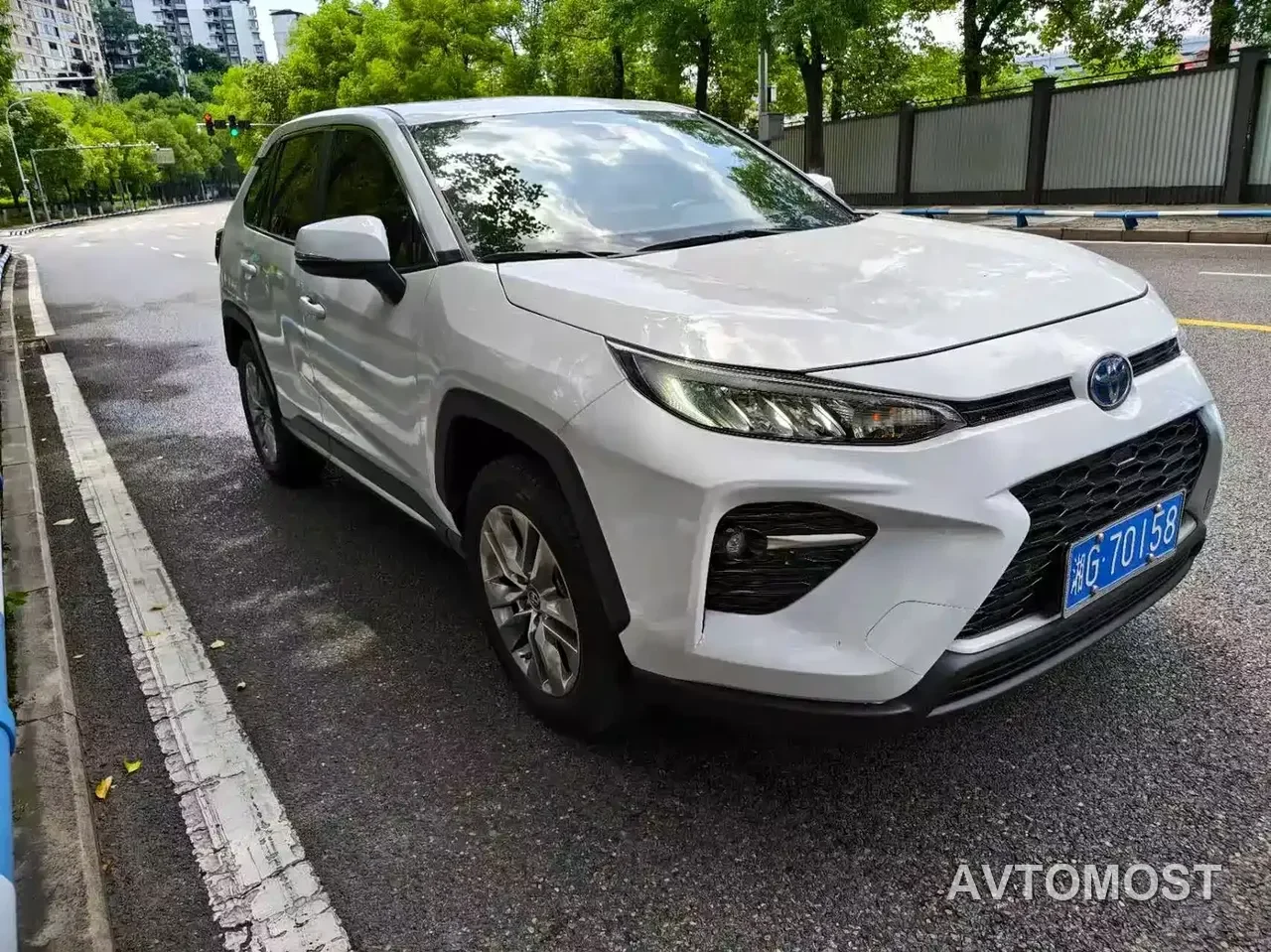 Toyota Wildlander 2022 Hybrid 2.5L E-CVT FWD Leading Edition — фото 3
