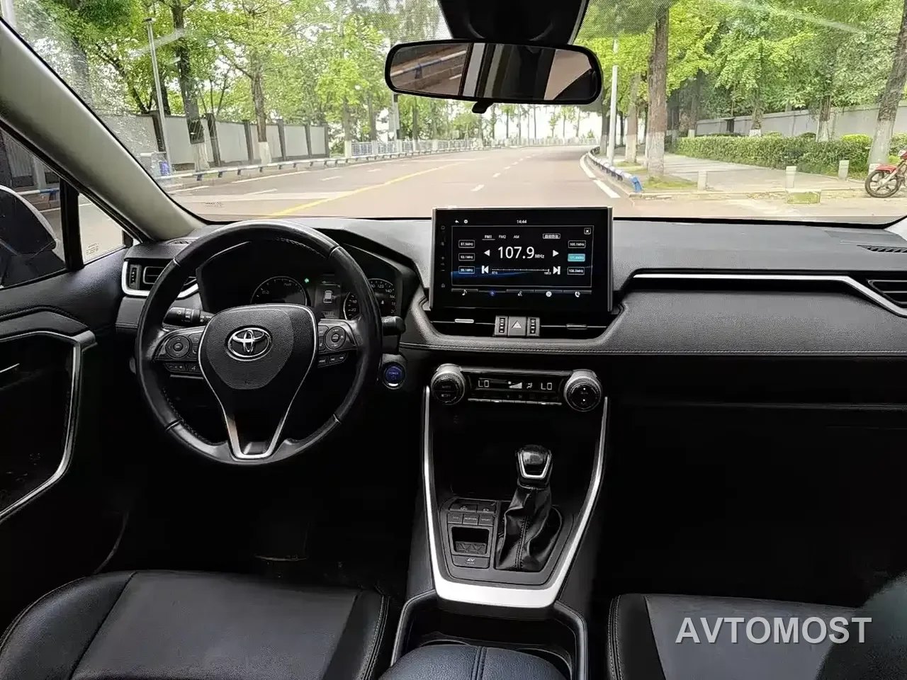 Toyota Wildlander 2022 Hybrid 2.5L E-CVT FWD Leading Edition — фото 4