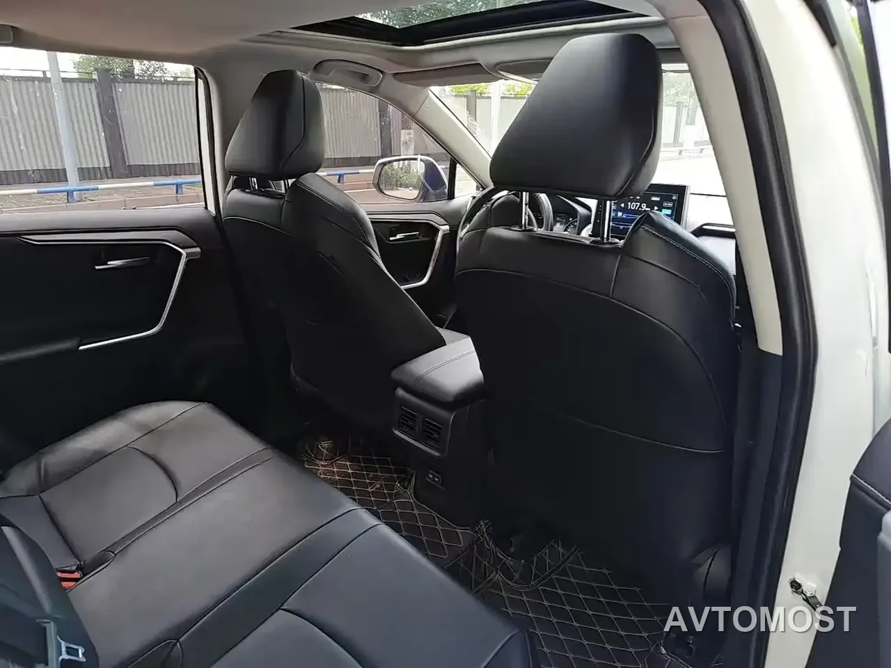 Toyota Wildlander 2022 Hybrid 2.5L E-CVT FWD Leading Edition — фото 5