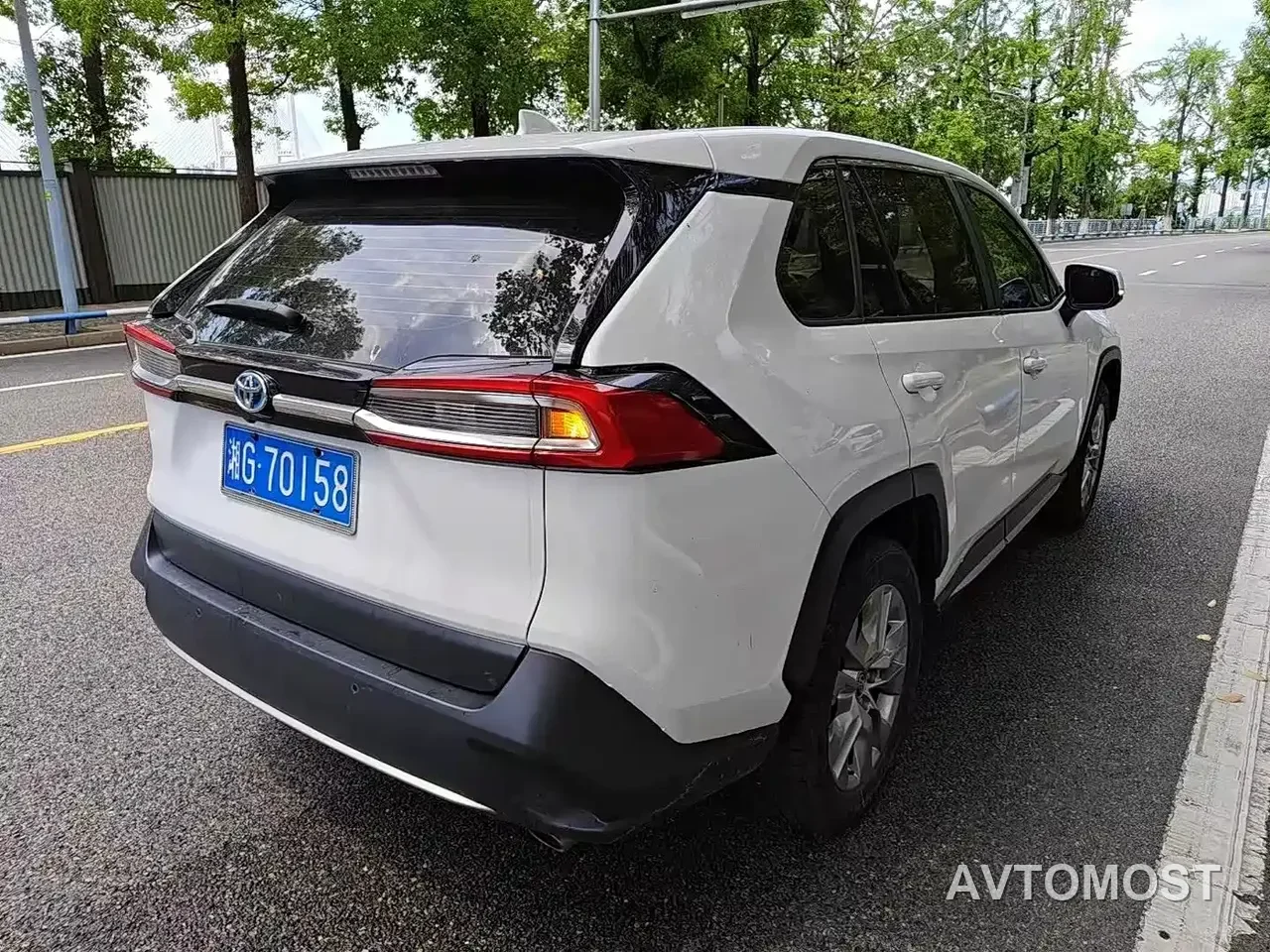 Toyota Wildlander 2022 Hybrid 2.5L E-CVT FWD Leading Edition — фото 8
