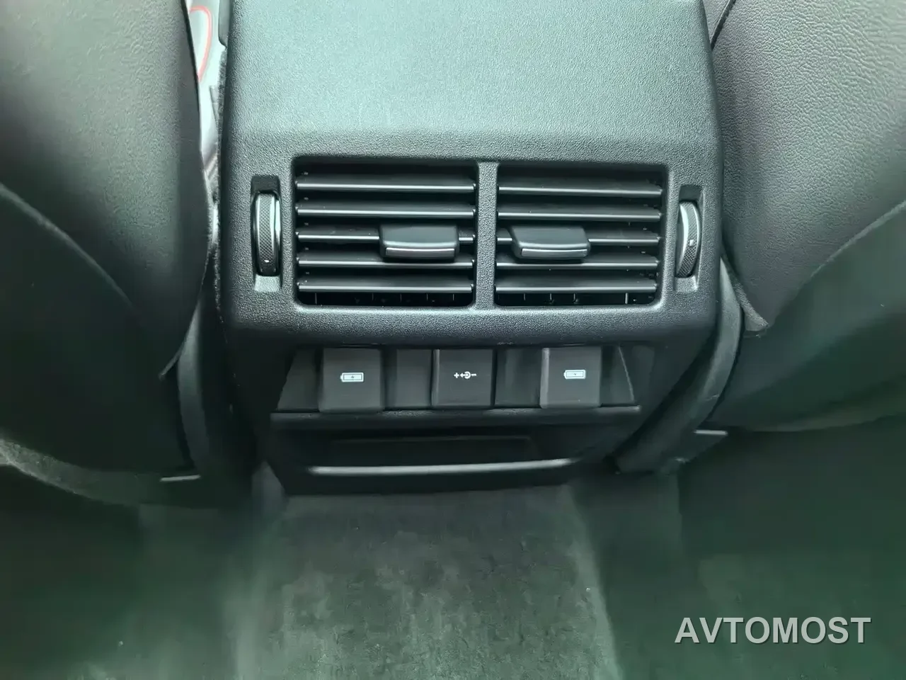 Land Rover Discovery Sport PHEV 2021 P300e Performance Tech Edition — фото 13