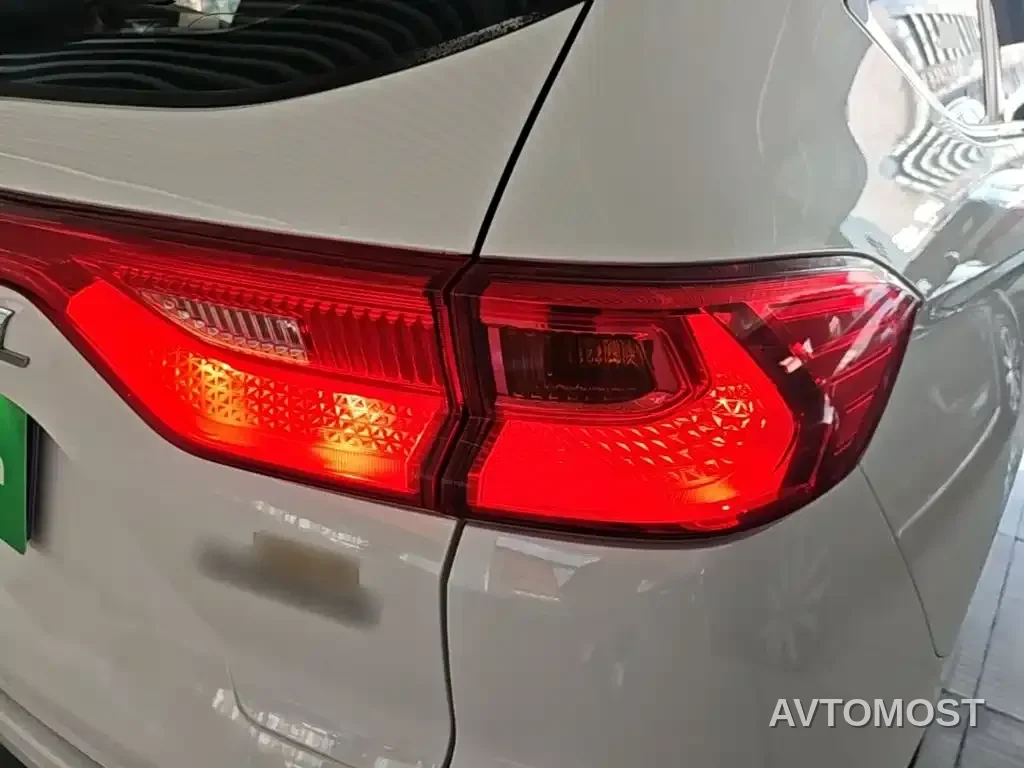 Haval M6 2023 PLUS 1.5T Manual Elite Smart Connect — фото 6