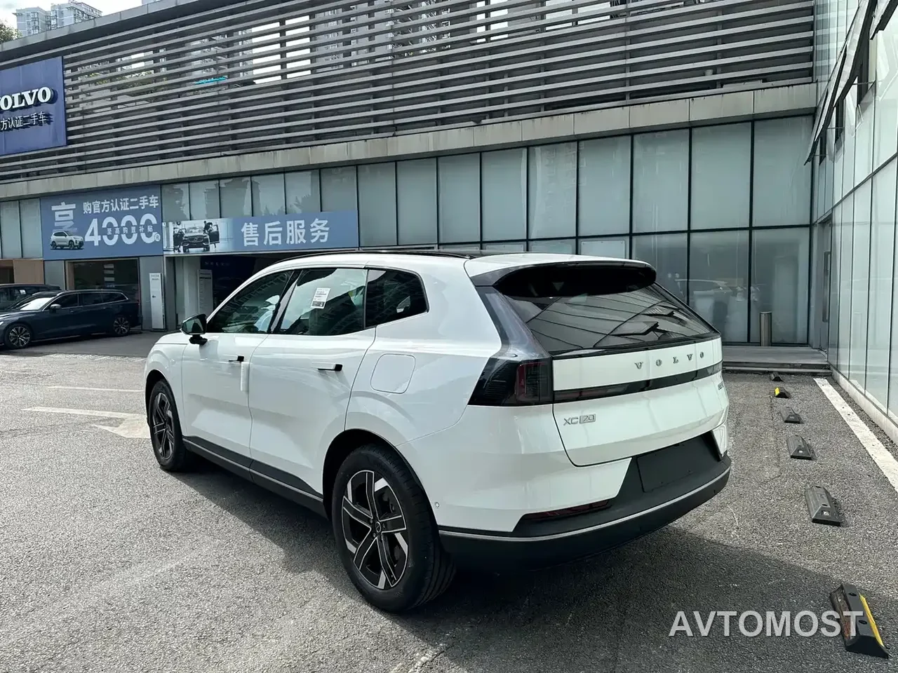 Volvo XC70 Plug-in Hybrid 2025 Standard — фото 5