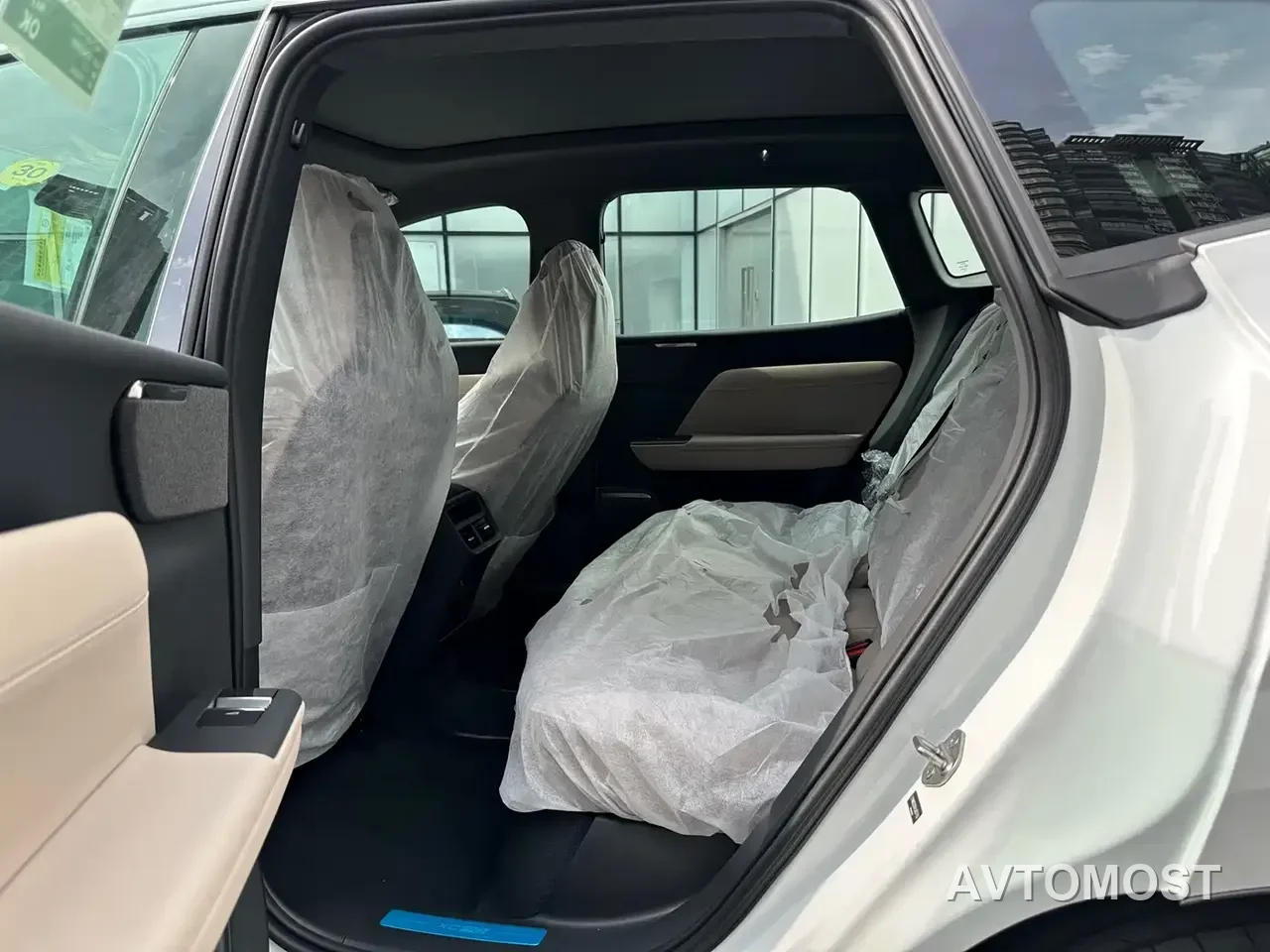 Volvo XC70 Plug-in Hybrid 2025 Standard — фото 8