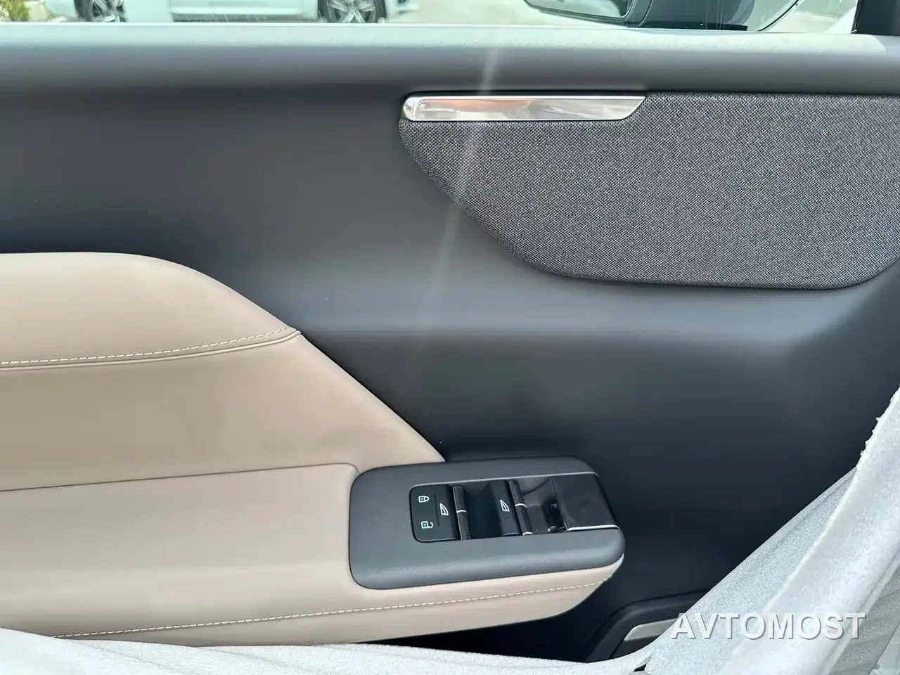 Volvo XC70 Plug-in Hybrid 2025 Standard — фото 14
