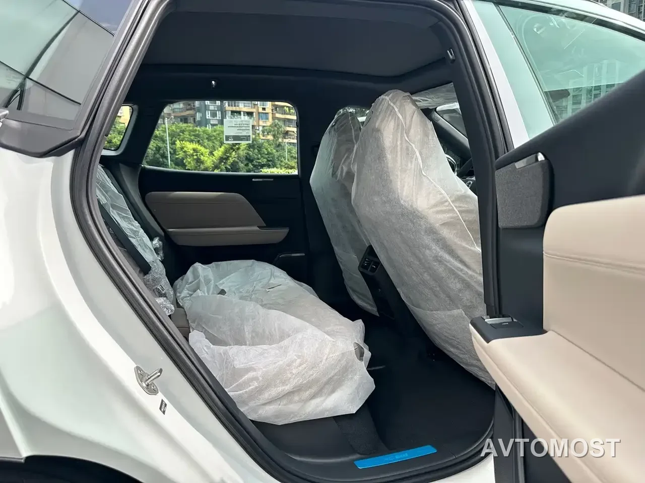 Volvo XC70 Plug-in Hybrid 2025 Standard — фото 16
