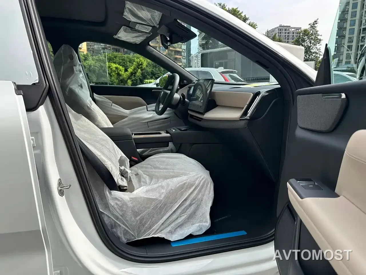 Volvo XC70 Plug-in Hybrid 2025 Standard — фото 17