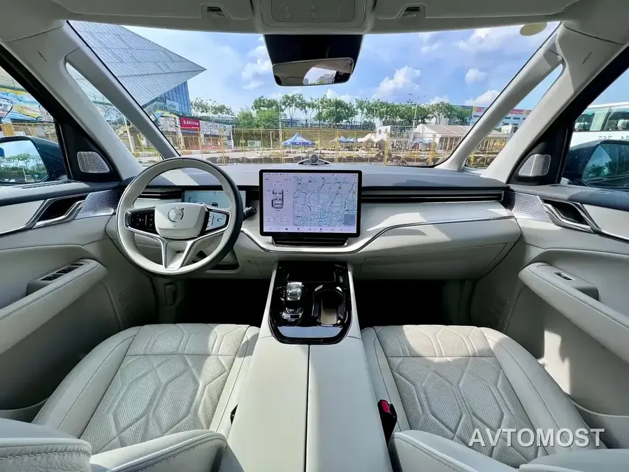 Volvo EM90 2025 Ultra Six-Seater