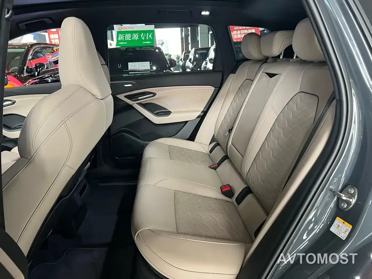 Audi Q6L e-tron 2025 Model Pioneer Edition — фото 11