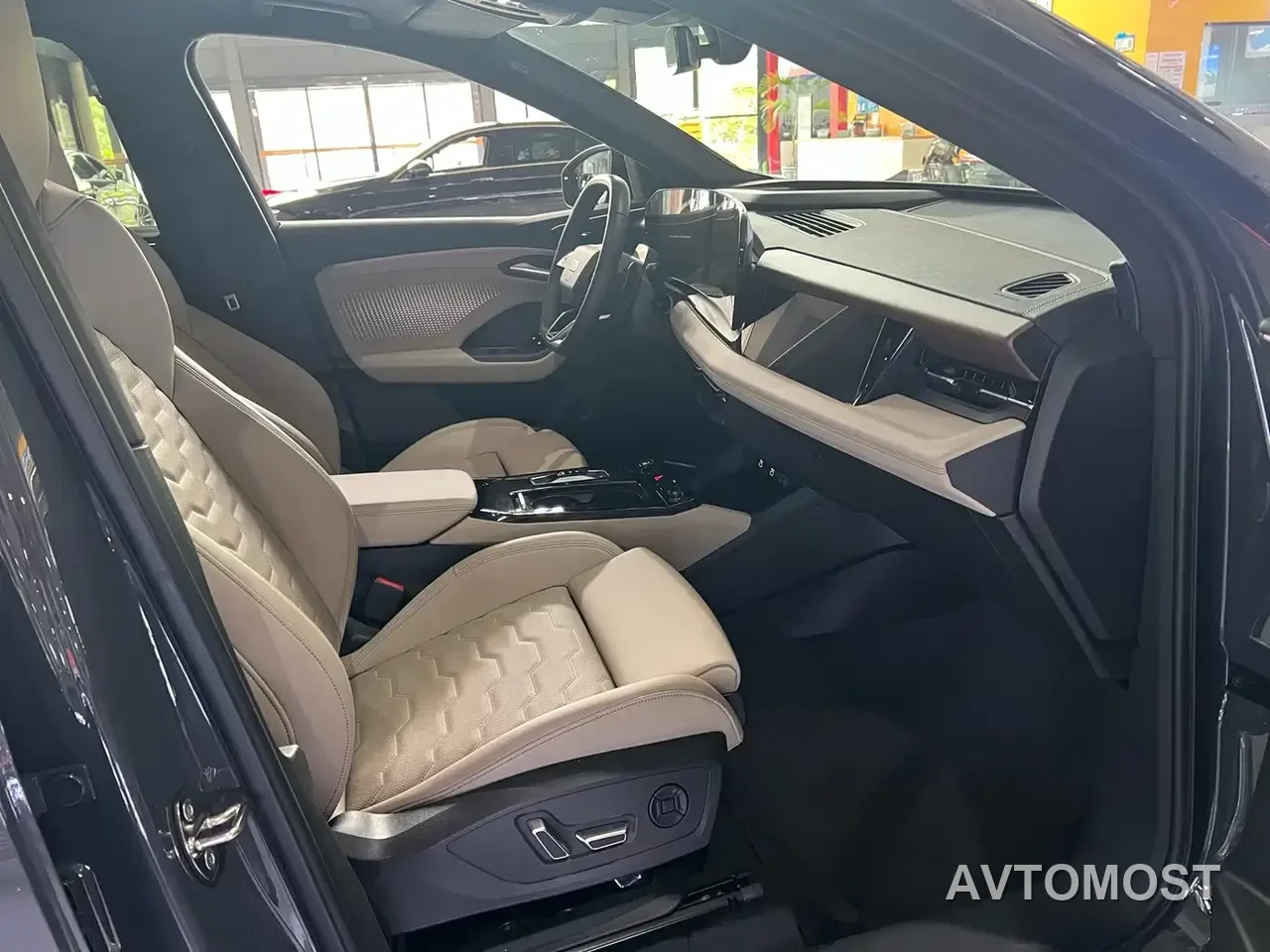 Audi Q6L e-tron 2025 Model Pioneer Edition — фото 15