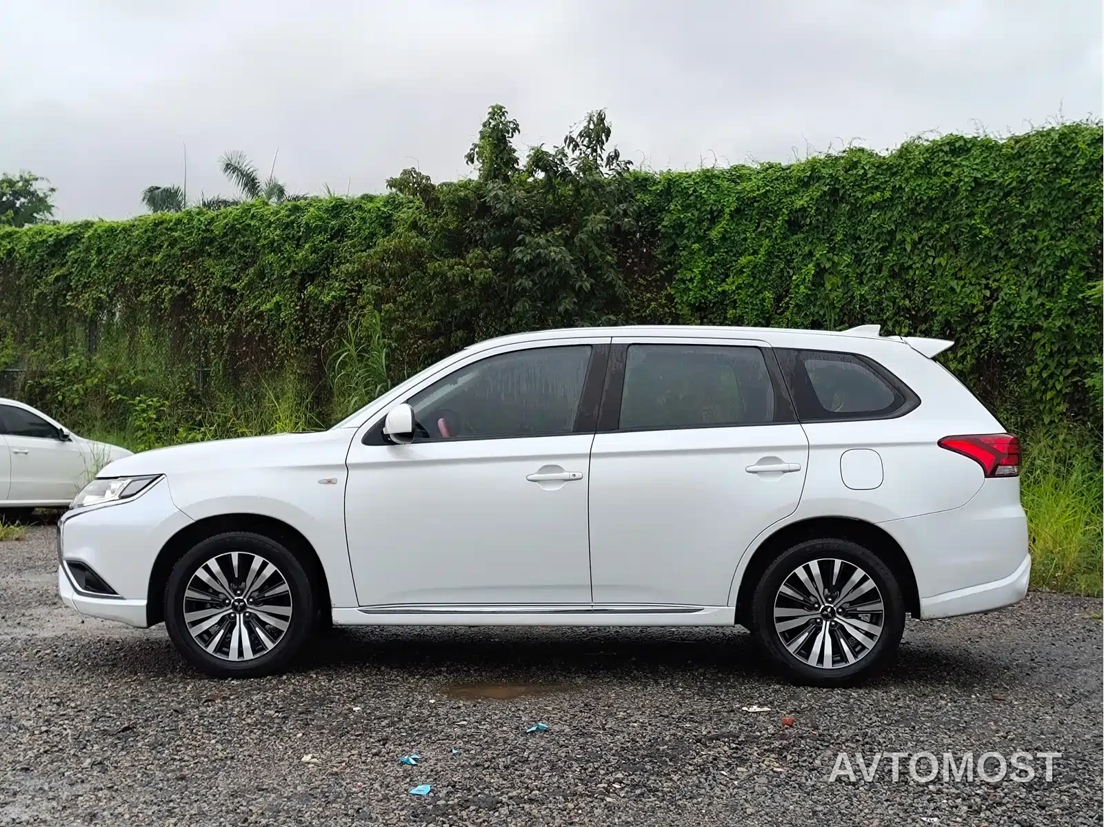 Mitsubishi Outlander 2021 2.0L 2WD Smooth Ride Version 5-Seater — фото 4