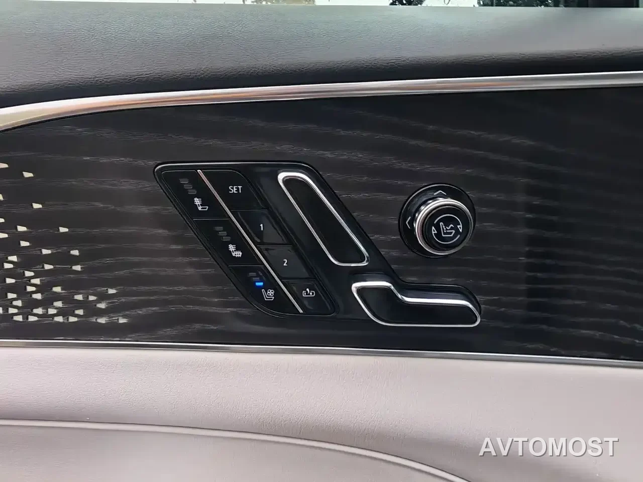 Cadillac IQ Rui Ge 2022 RWD Long Range Luxury Edition — фото 16