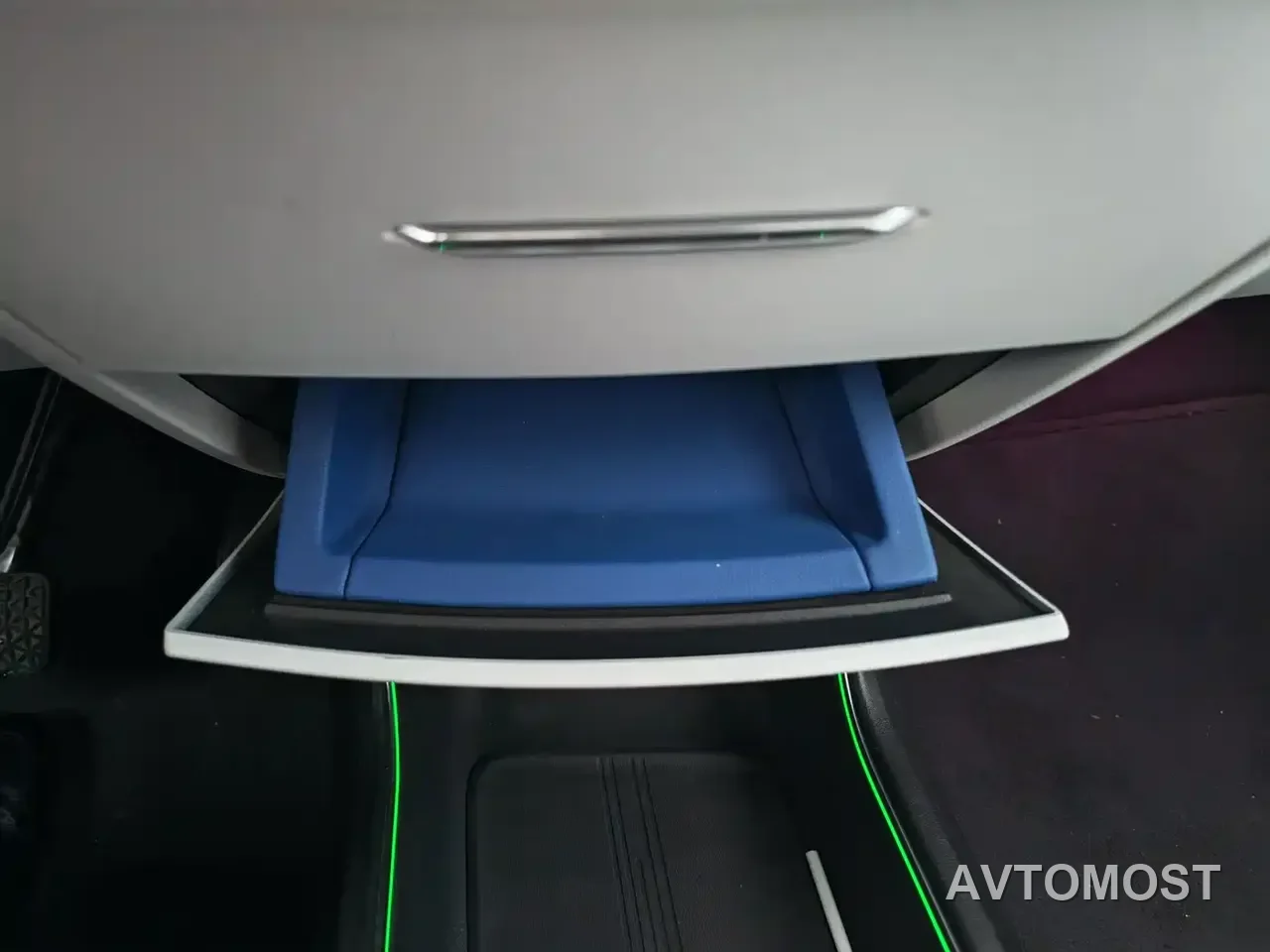 Cadillac IQ Rui Ge 2022 RWD Long Range Luxury Edition — фото 36