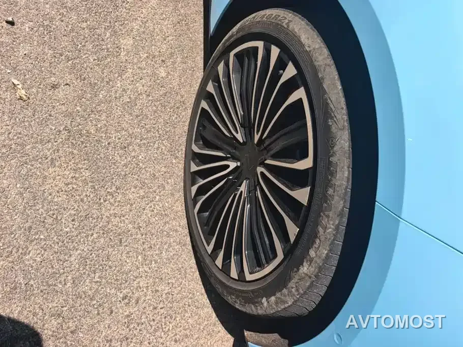 Avatr 12 2024 650 Triple Laser AWD Performance Edition — фото 1