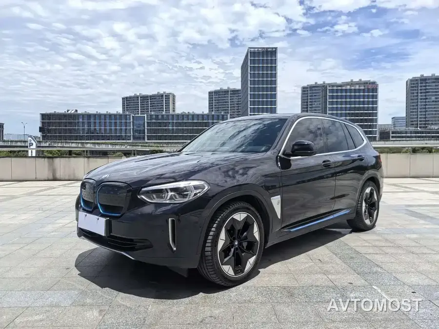 BMW iX3 2021 Pioneer