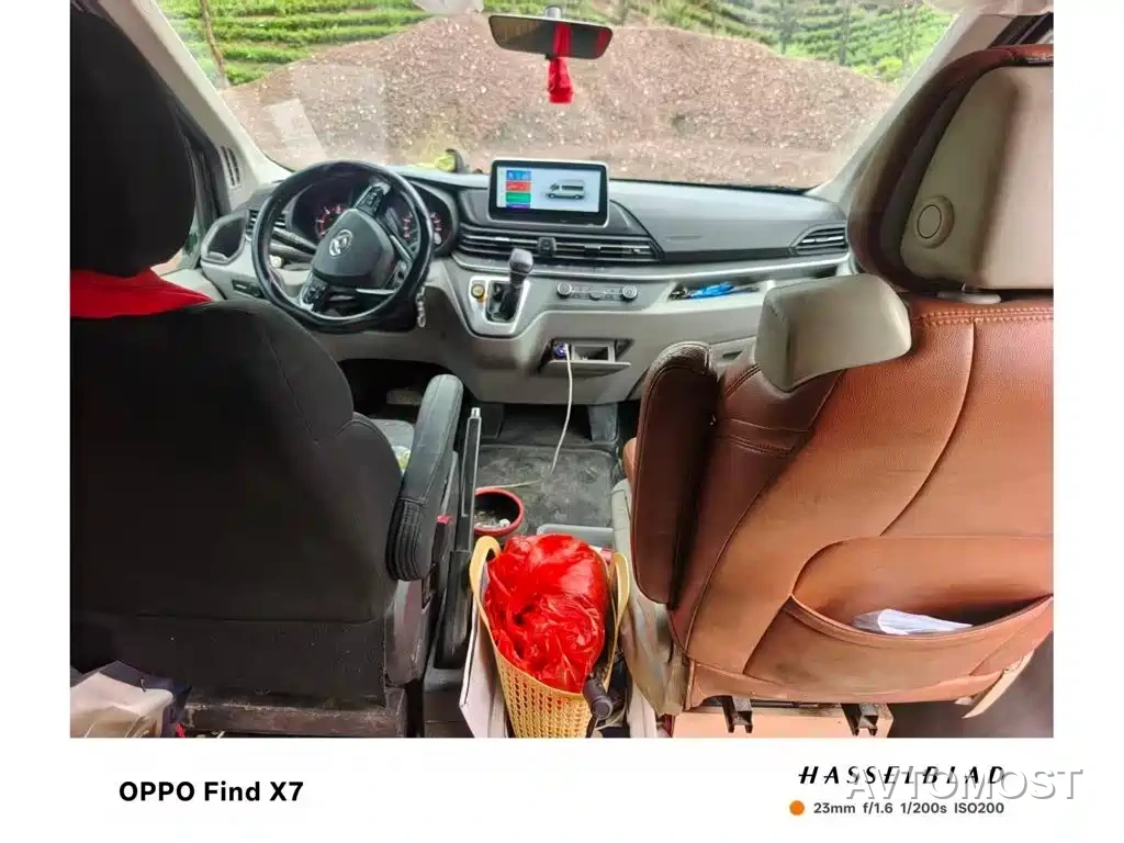SAIC Maxus Xintu V90 2022 2.0T AMT Yunjie FWD Short Wheelbase Medium Roof Single Rear Tire 6-Seater — фото 5