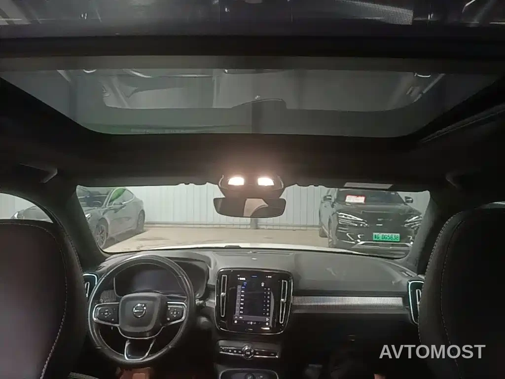 Volvo XC40 New Energy 2021 P8 EV AWD Elegant Sport — фото 13