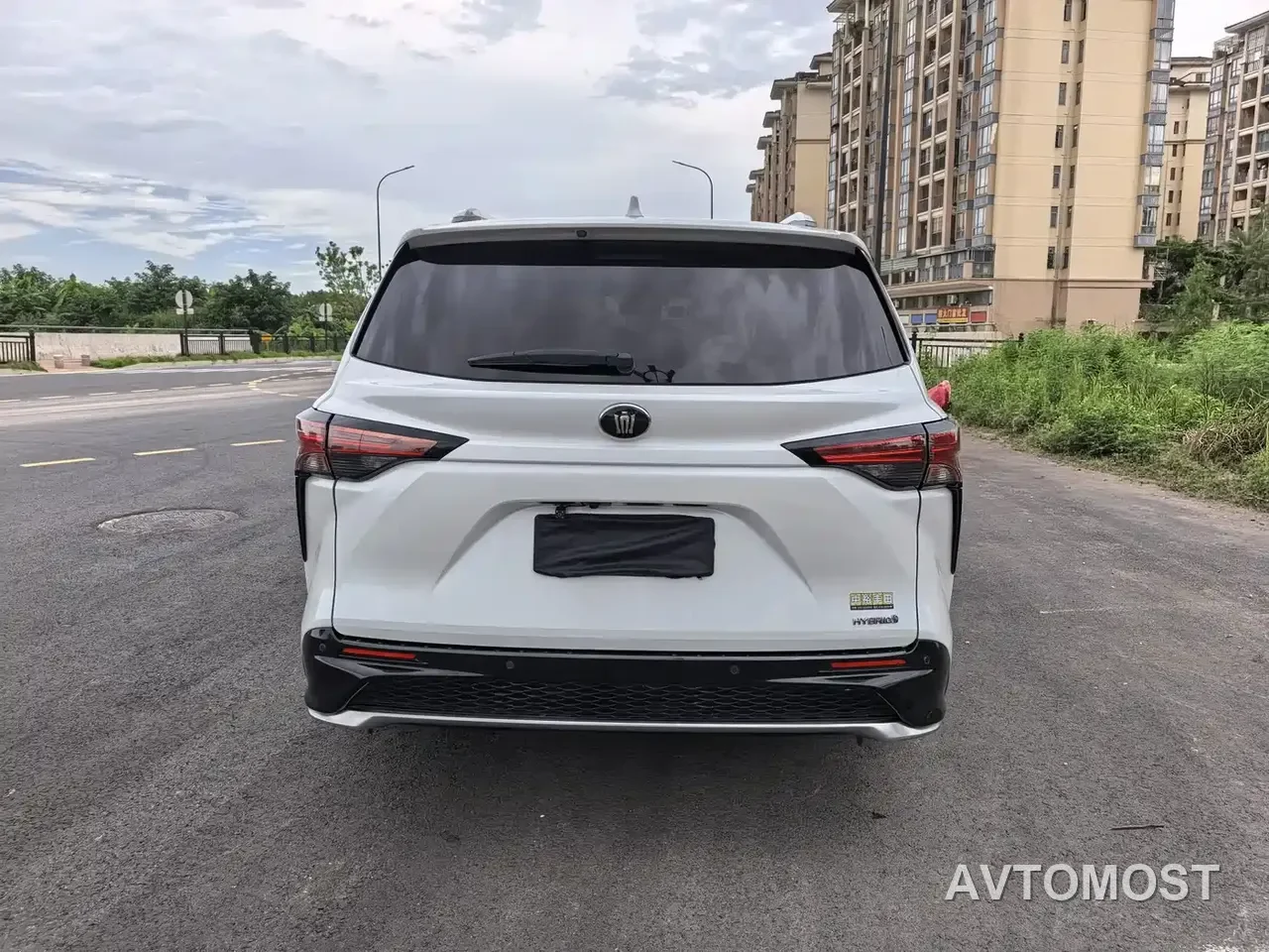 Toyota Granvia 2022 2.5L Hybrid Premium Edition — фото 6