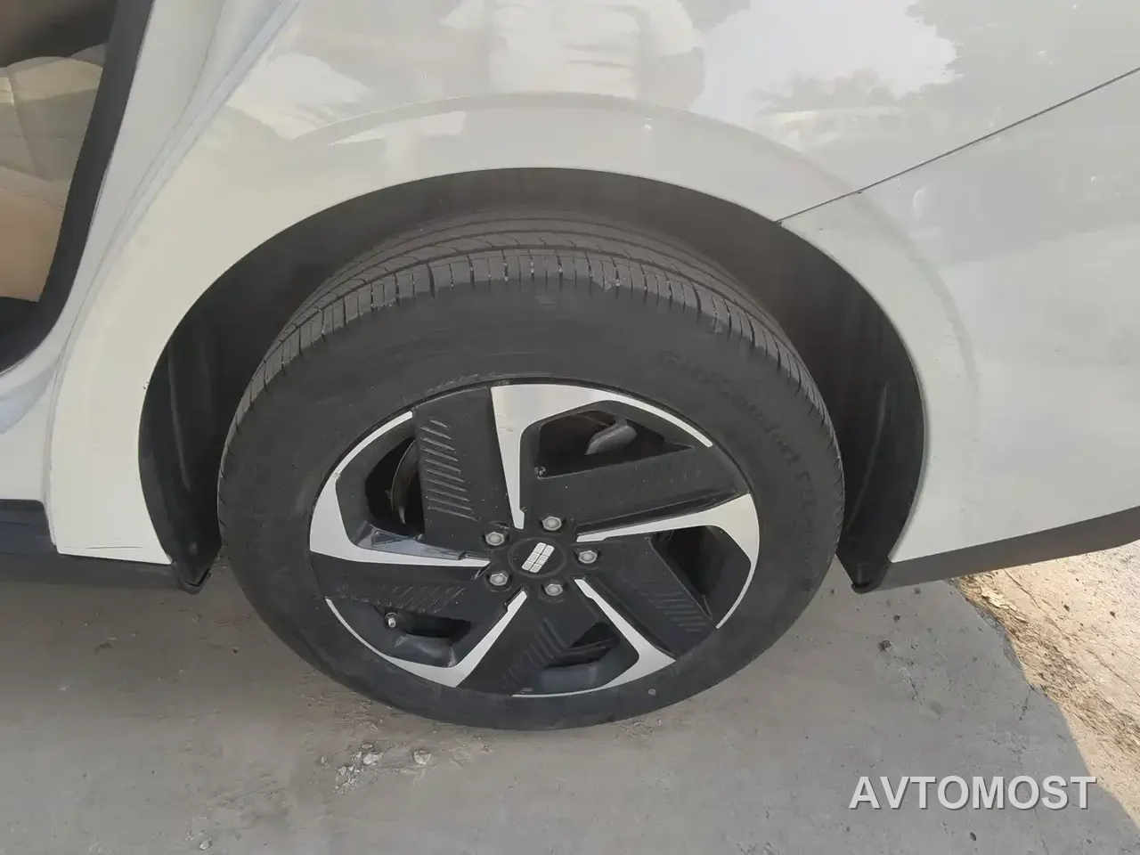 Geely Galaxy L6 2024 125km PLUS Soaring Dragon Edition — фото 9