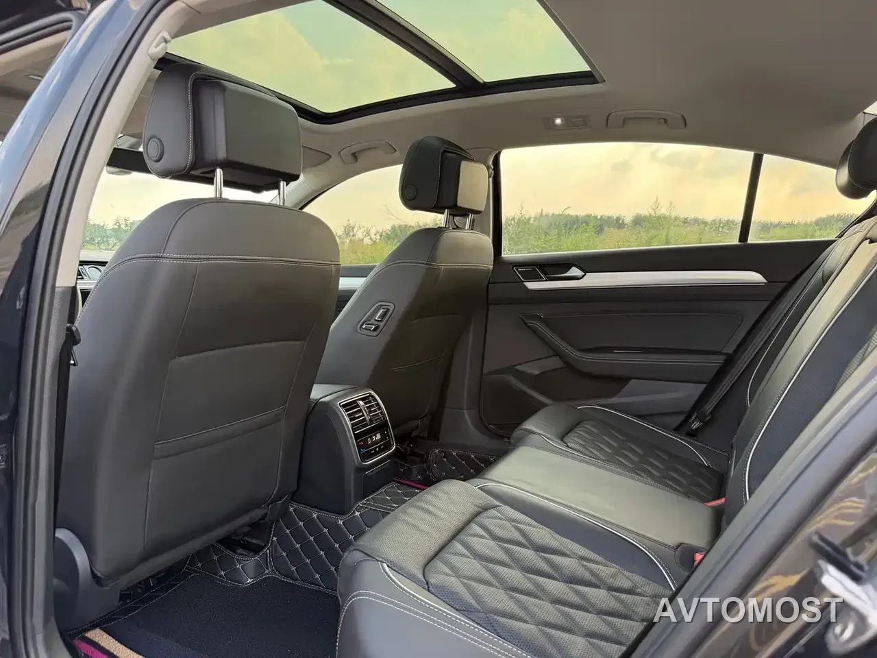 Volkswagen Magotan GTE Plug-in Hybrid 2020 GTE Luxury — фото 6