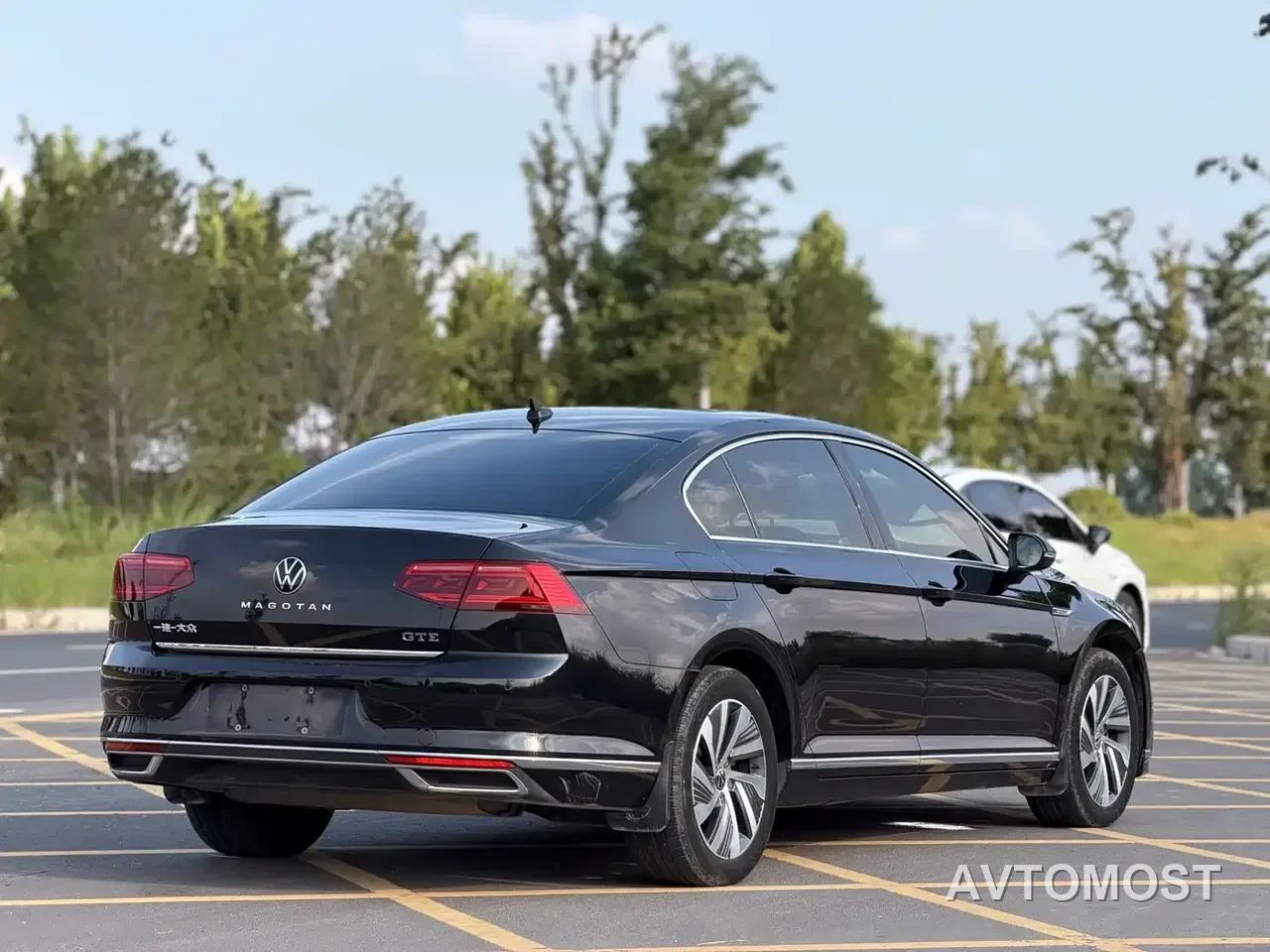 Volkswagen Magotan GTE Plug-in Hybrid 2020 GTE Luxury — фото 9