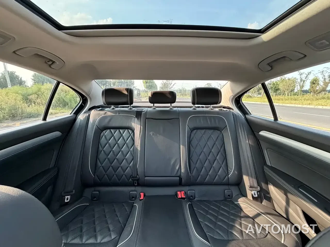 Volkswagen Magotan GTE Plug-in Hybrid 2020 GTE Luxury — фото 18