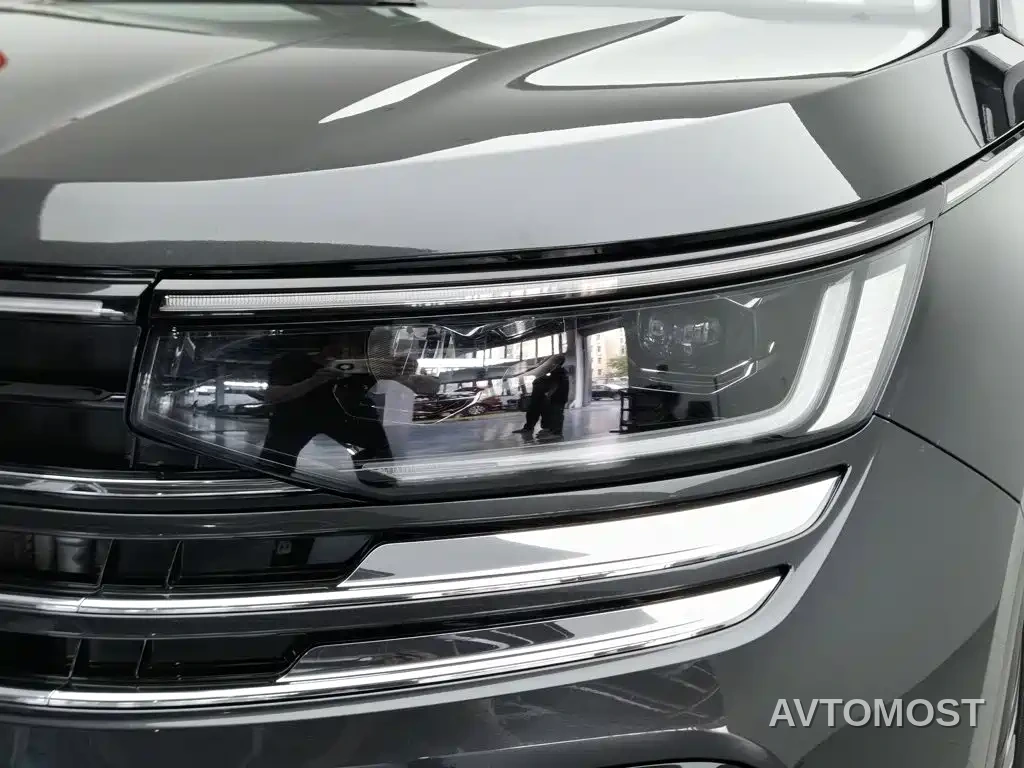 Volkswagen Talagon 2023 330TSI Luxury Touring Edition — фото 7