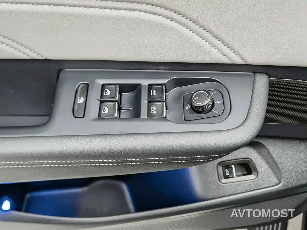 Volkswagen Talagon 2023 330TSI Luxury Touring Edition — фото 9