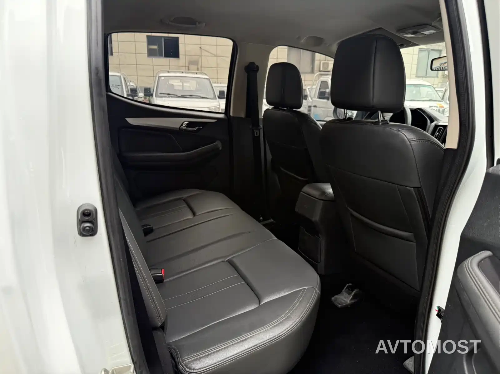 Isuzu Ruimai 2023 Model 2.5T Diesel Manual 4WD Damai Version Standard Wheelbase — фото 9