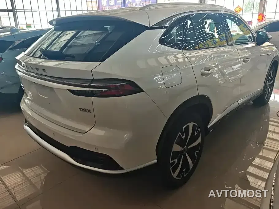 Roewe D5X DMH 2024 135 Flagship Edition — фото 3
