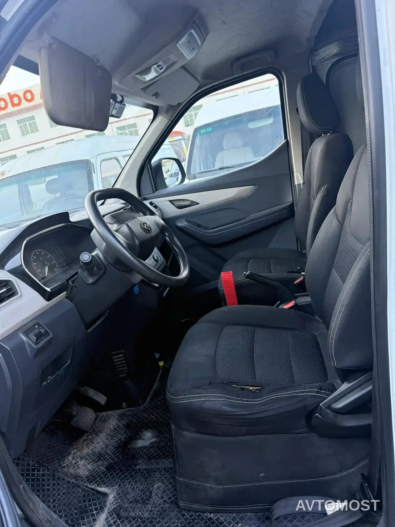 SAIC Maxus EV30 2019 Urban Logistics Vehicle Smart Connect Edition Long Wheelbase SAIC Era 52.5kWh — фото 5