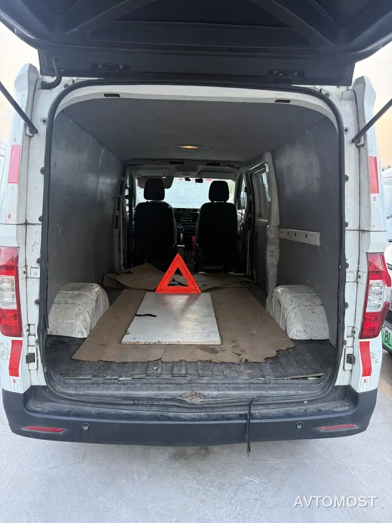 SAIC Maxus EV30 2019 Urban Logistics Vehicle Smart Connect Edition Long Wheelbase SAIC Era 52.5kWh — фото 7