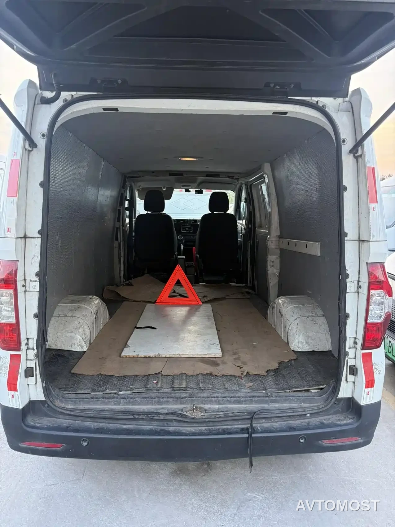 SAIC Maxus EV30 2019 Urban Logistics Vehicle Smart Connect Edition Long Wheelbase SAIC Era 52.5kWh — фото 8