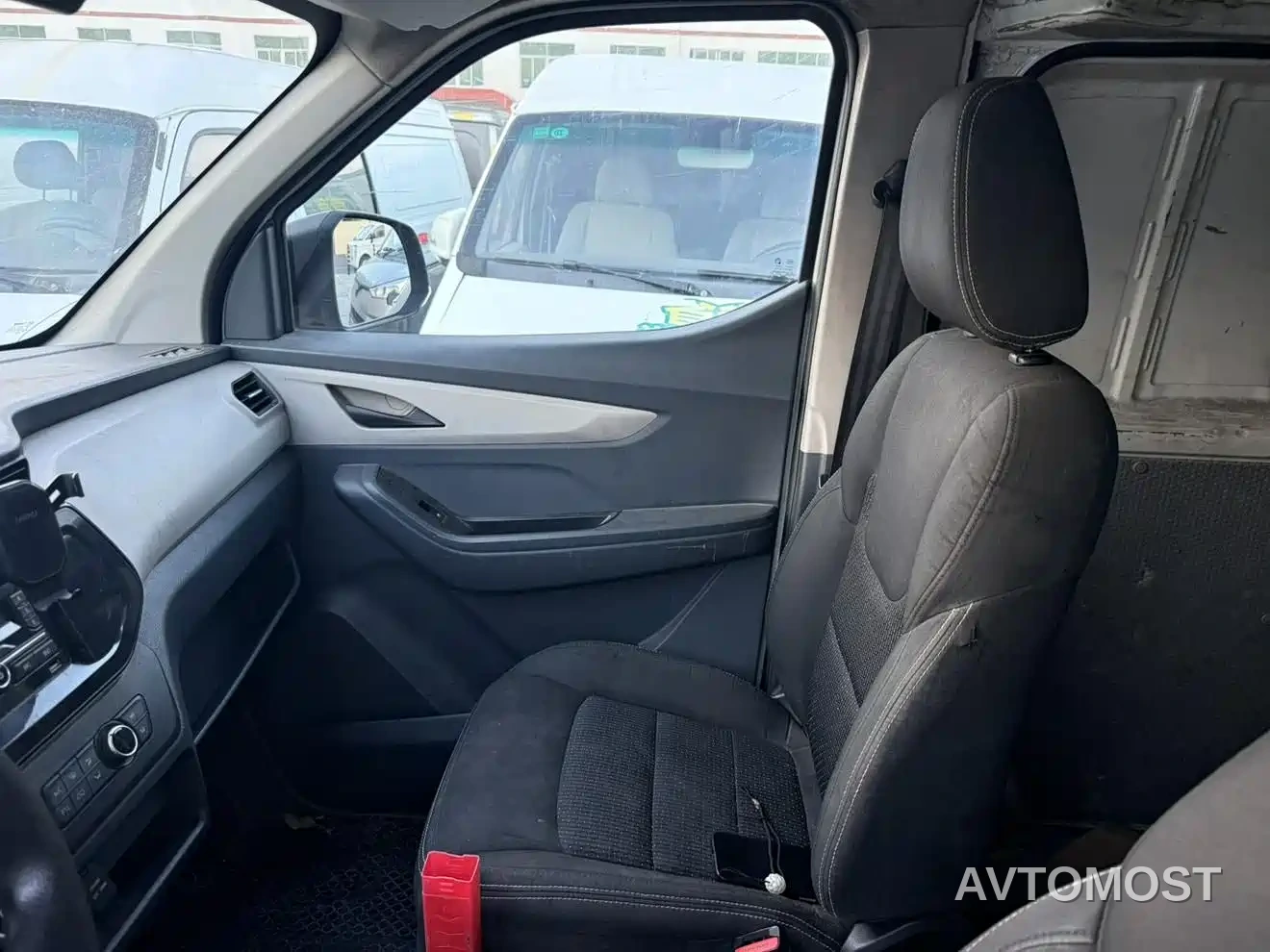 SAIC Maxus EV30 2019 Urban Logistics Vehicle Smart Connect Edition Long Wheelbase SAIC Era 52.5kWh — фото 9