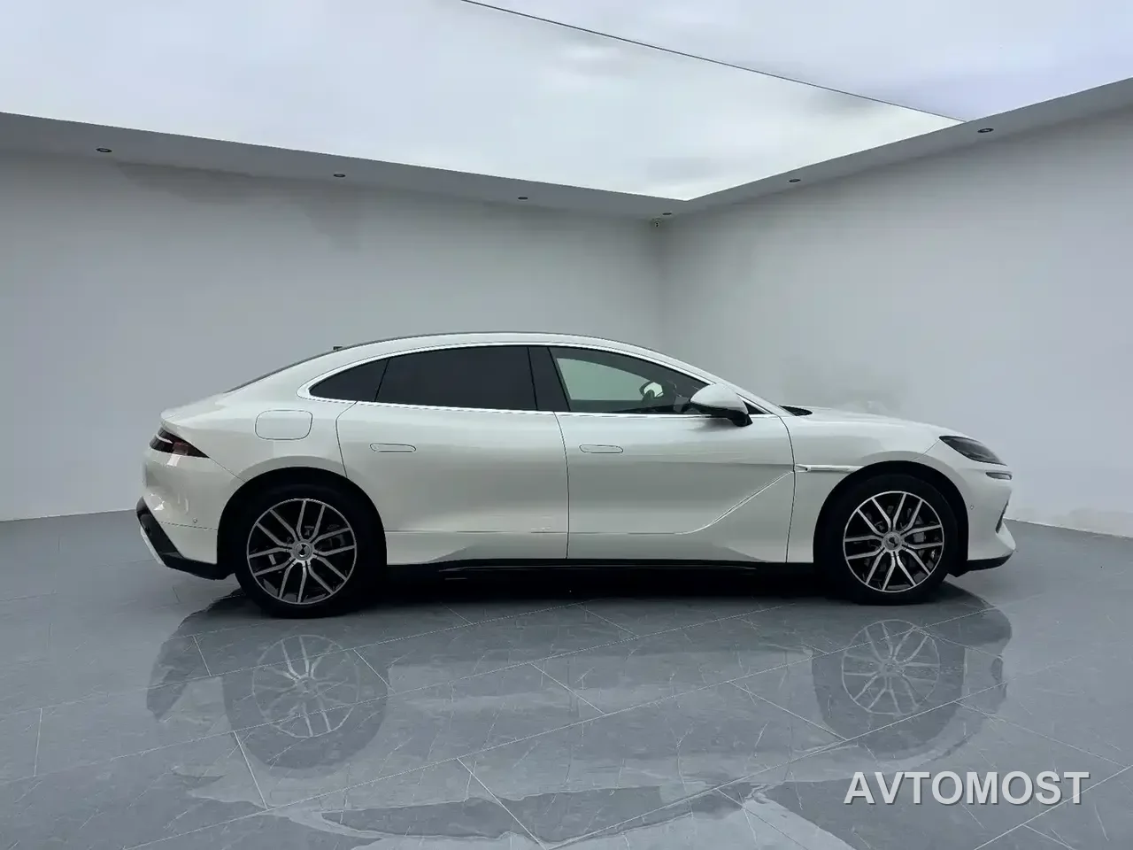 Denza Z9 2024 Model 1100km AWD Max Edition — фото 13