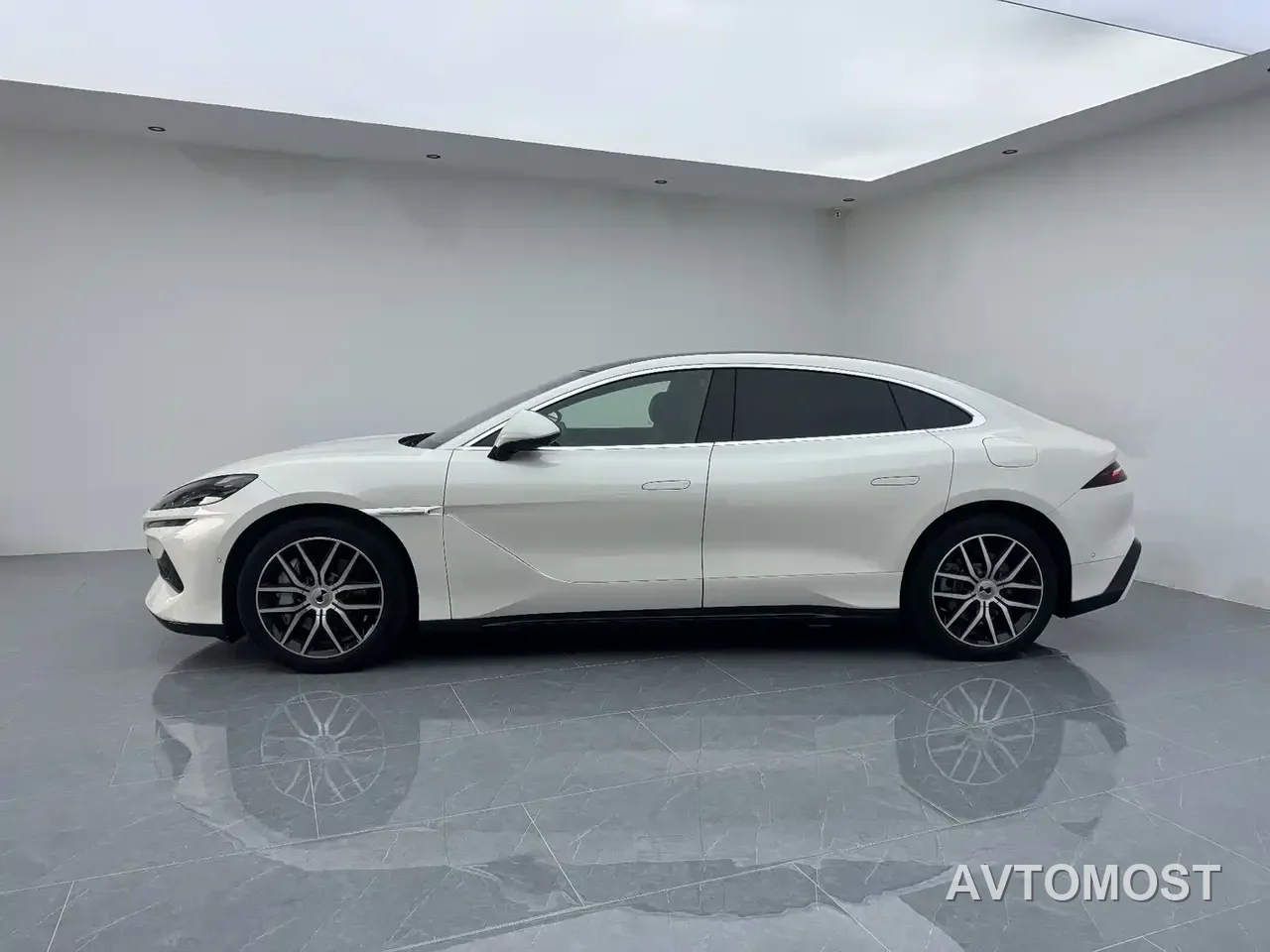 Denza Z9 2024 Model 1100km AWD Max Edition — фото 17