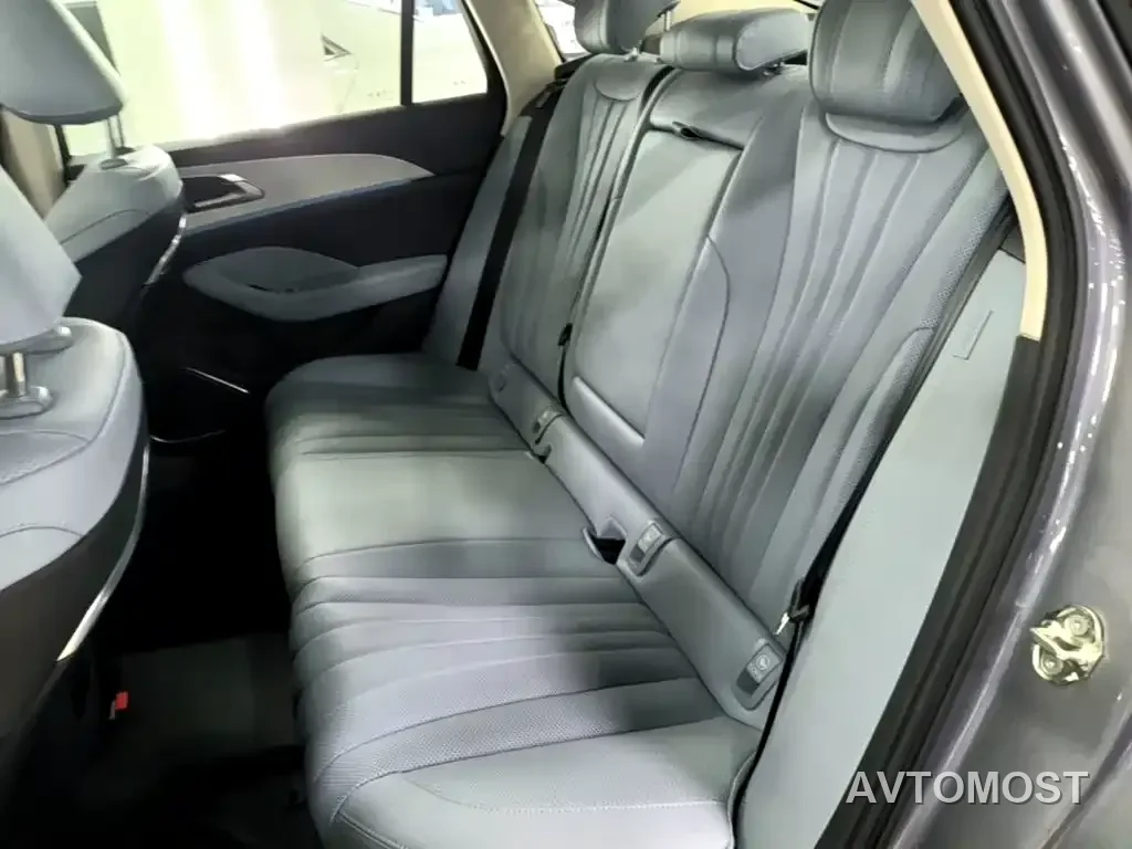 Hongqi H5 PHEV 2025 170 Super Hybrid Edition — фото 16