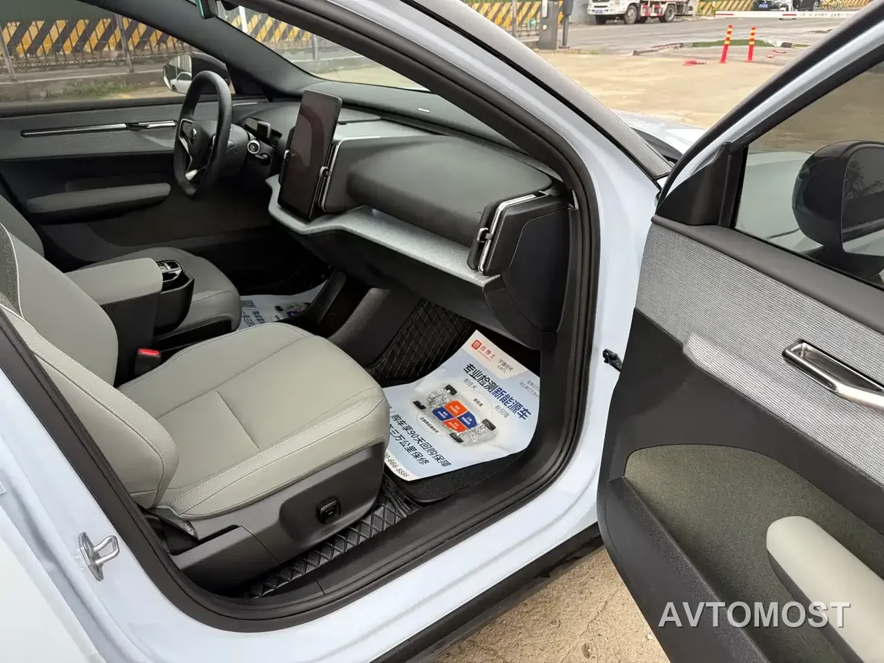 Volvo EX30 2025 RWD Long Range Ultra — фото 5