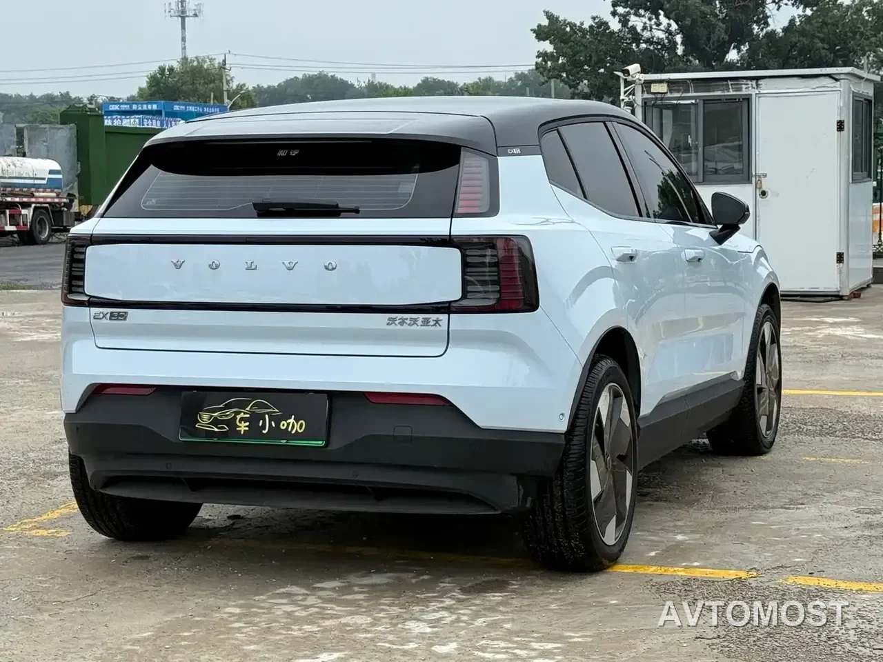 Volvo EX30 2025 RWD Long Range Ultra — фото 9