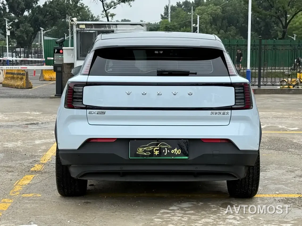 Volvo EX30 2025 RWD Long Range Ultra — фото 10