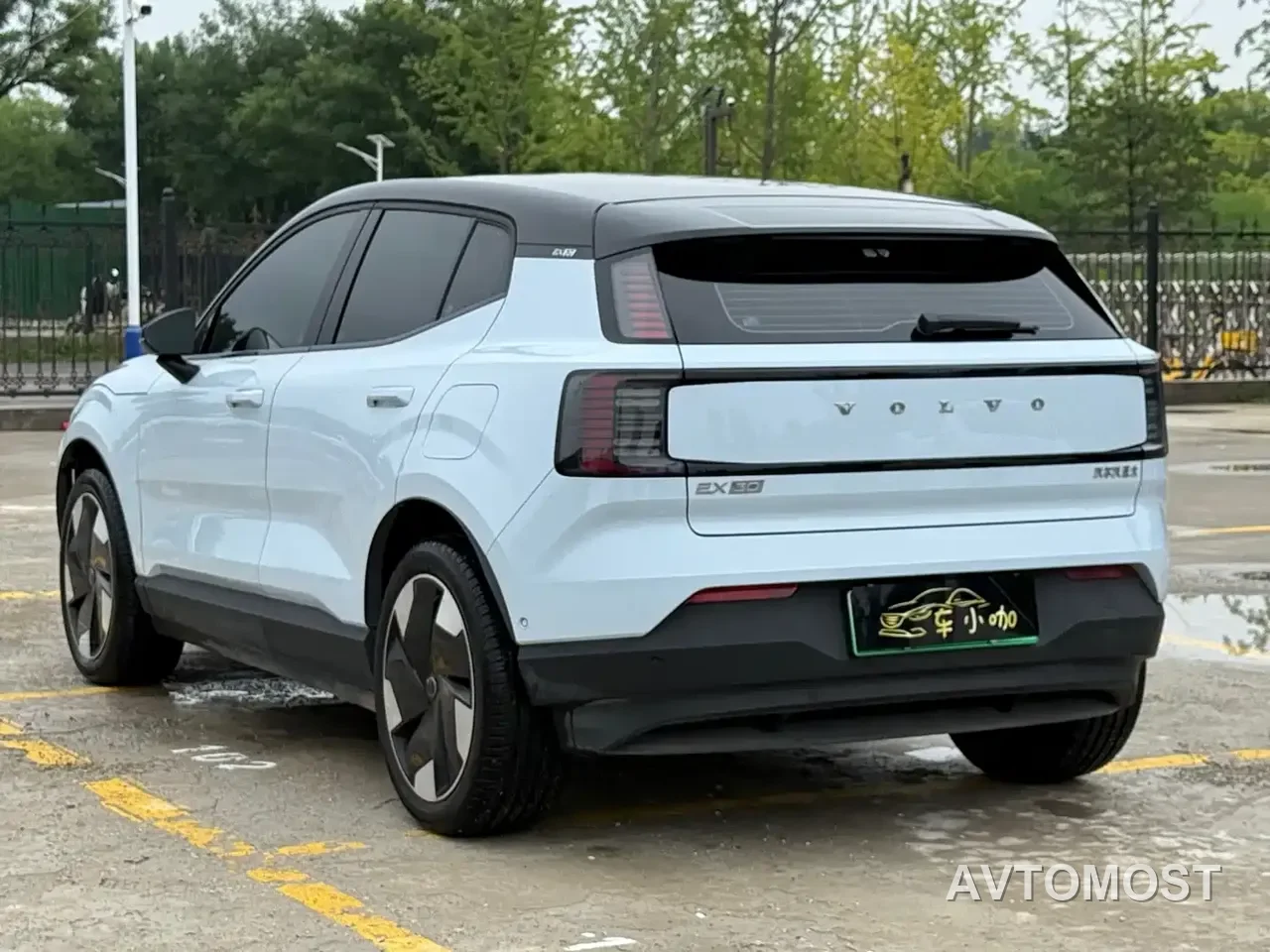 Volvo EX30 2025 RWD Long Range Ultra — фото 11